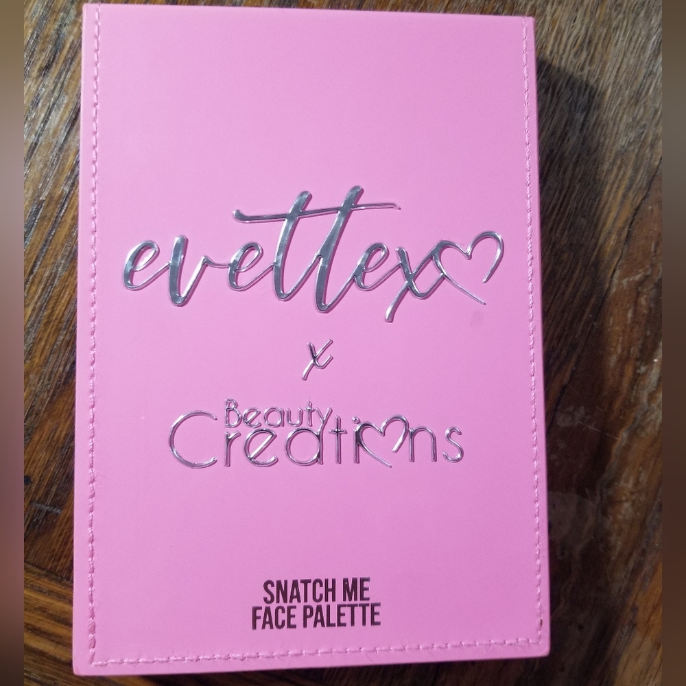 Evettexo X Beauty Creations Snatch Me Face Palette
